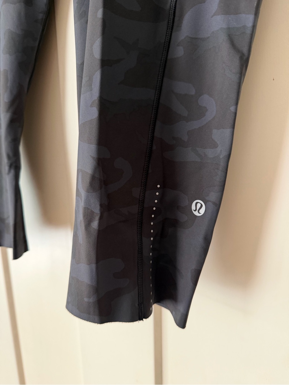lululemon athletica Women’s Dark Gray Black Camo High Rise Leggings Size 12